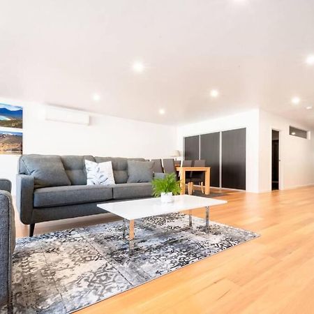 Central Modern 2 Bedroom With Wifi 론서스턴 외부 사진
