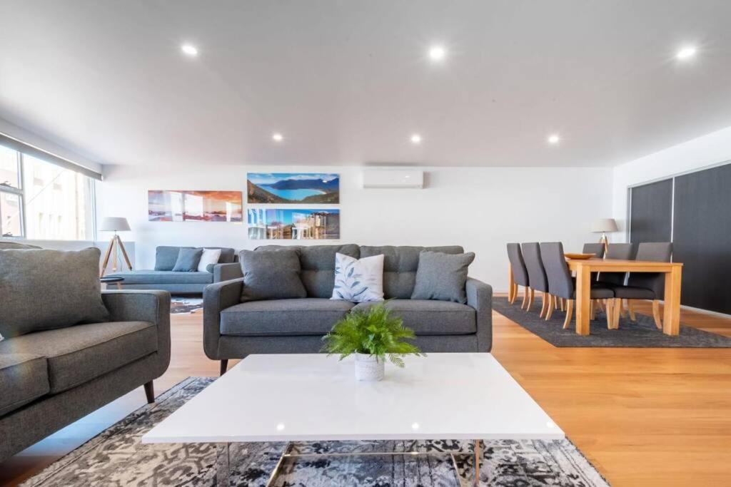 Central Modern 2 Bedroom With Wifi 론서스턴 외부 사진