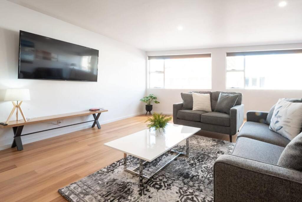 Central Modern 2 Bedroom With Wifi 론서스턴 외부 사진