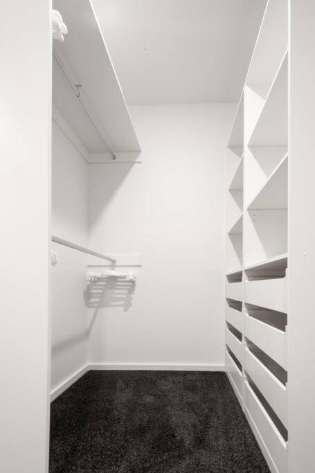 Central Modern 2 Bedroom With Wifi 론서스턴 외부 사진