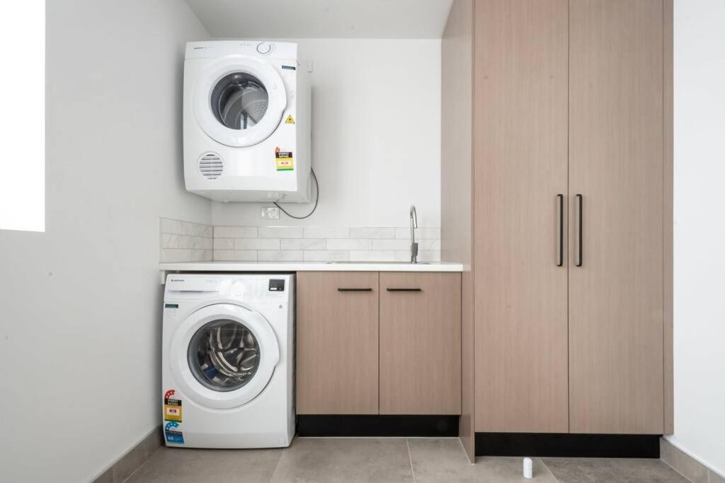 Central Modern 2 Bedroom With Wifi 론서스턴 외부 사진