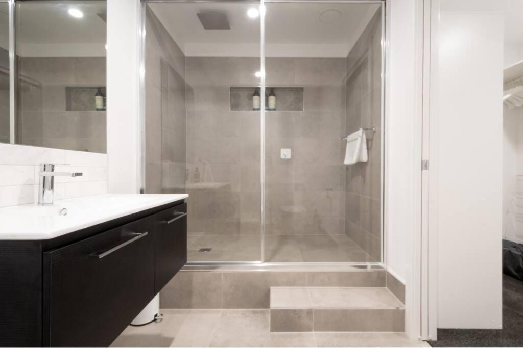 Central Modern 2 Bedroom With Wifi 론서스턴 외부 사진