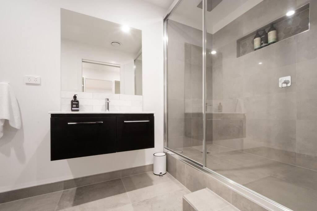 Central Modern 2 Bedroom With Wifi 론서스턴 외부 사진