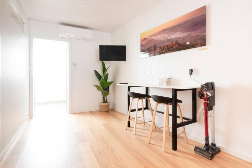 Central Modern 2 Bedroom With Wifi 론서스턴 외부 사진