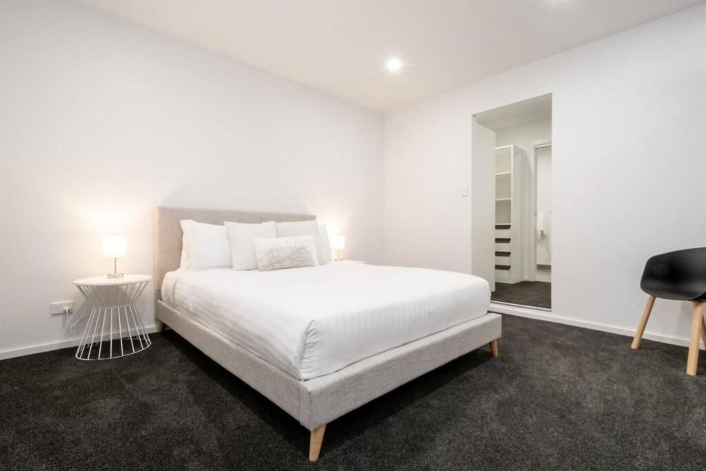 Central Modern 2 Bedroom With Wifi 론서스턴 외부 사진