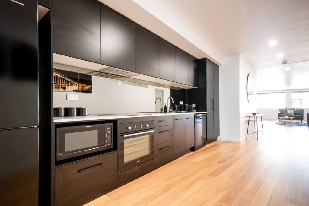 Central Modern 2 Bedroom With Wifi 론서스턴 외부 사진