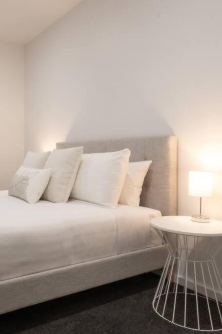 Central Modern 2 Bedroom With Wifi 론서스턴 외부 사진