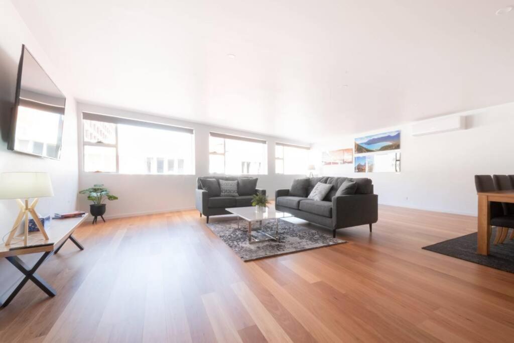 Central Modern 2 Bedroom With Wifi 론서스턴 외부 사진